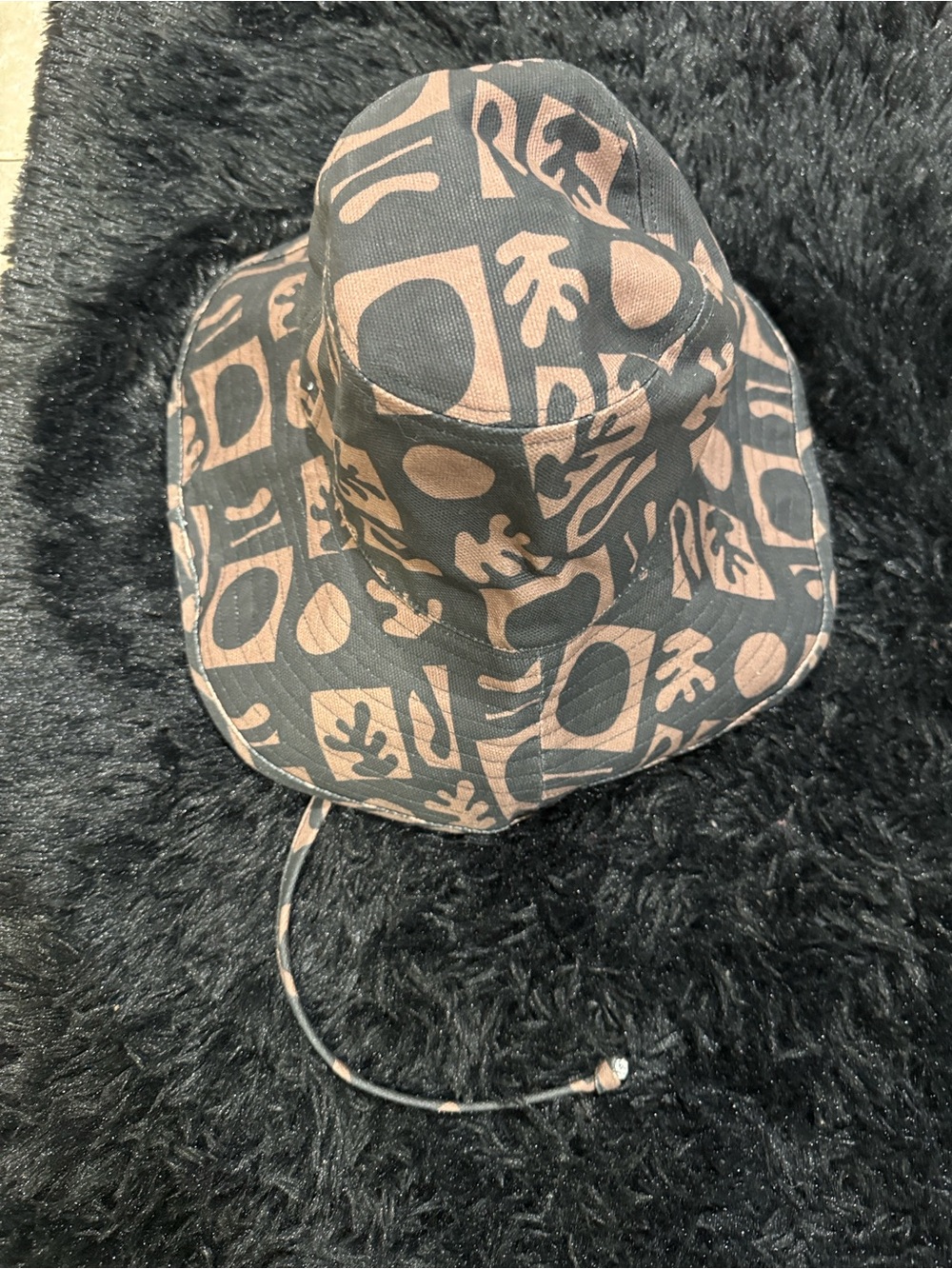 Luck of color formed holiday bucket hat - Picture 2 of 8